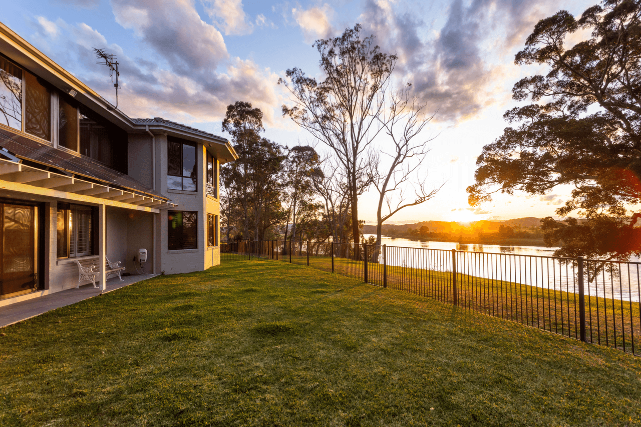 23 John Armstrong Close, TAREE, NSW 2430