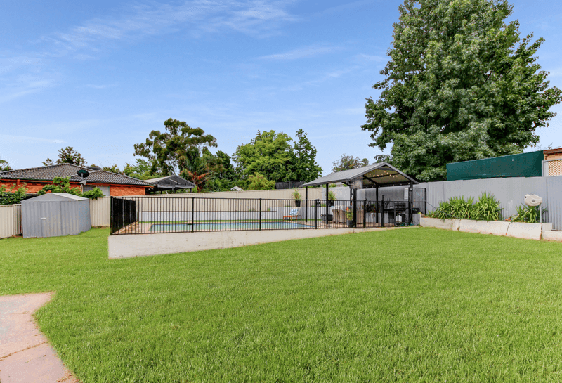 79 Leavenworth Drive, Mount Austin, NSW 2650