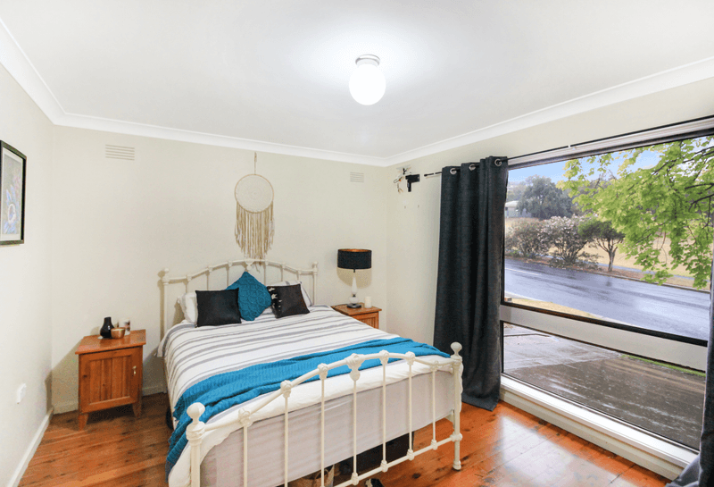 79 Leavenworth Drive, Mount Austin, NSW 2650