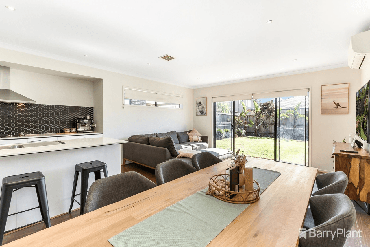 10 Solsbury Crescent, Keysborough, VIC 3173