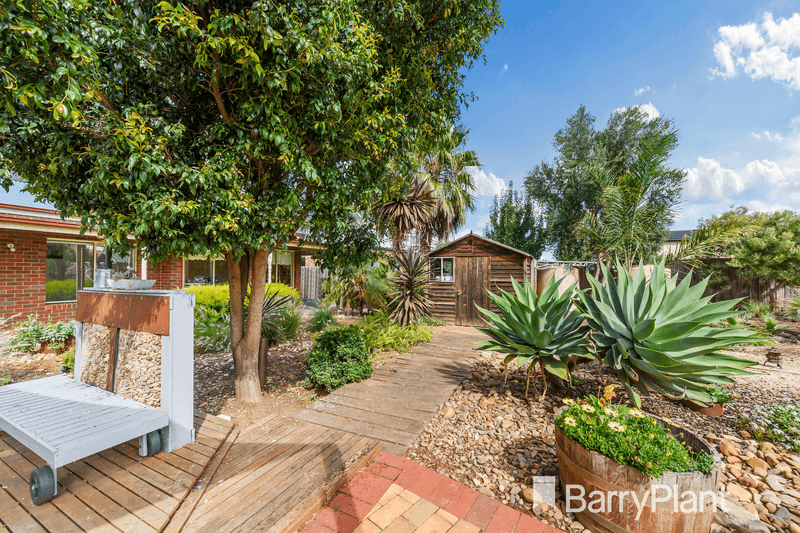 8 Sugarloaf Bend, Brookfield, VIC 3338