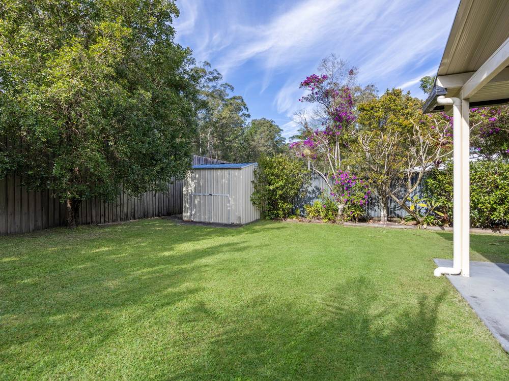 35 Tiverton Place, LANDSBOROUGH, QLD 4550