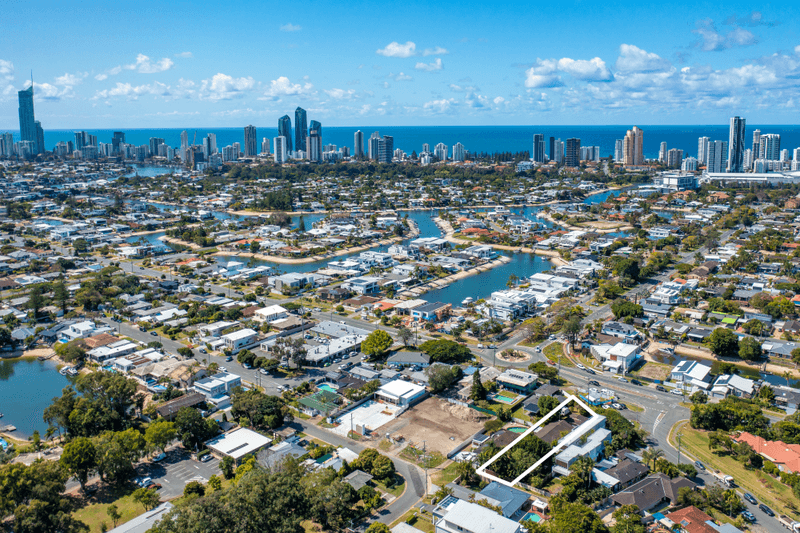 9 Holland Court, BROADBEACH WATERS, QLD 4218