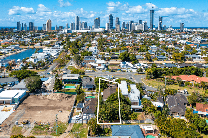 9 Holland Court, BROADBEACH WATERS, QLD 4218