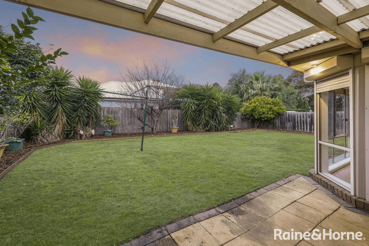 4 Collins Street, TAYLORS HILL, VIC 3037