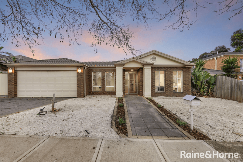 4 Collins Street, TAYLORS HILL, VIC 3037