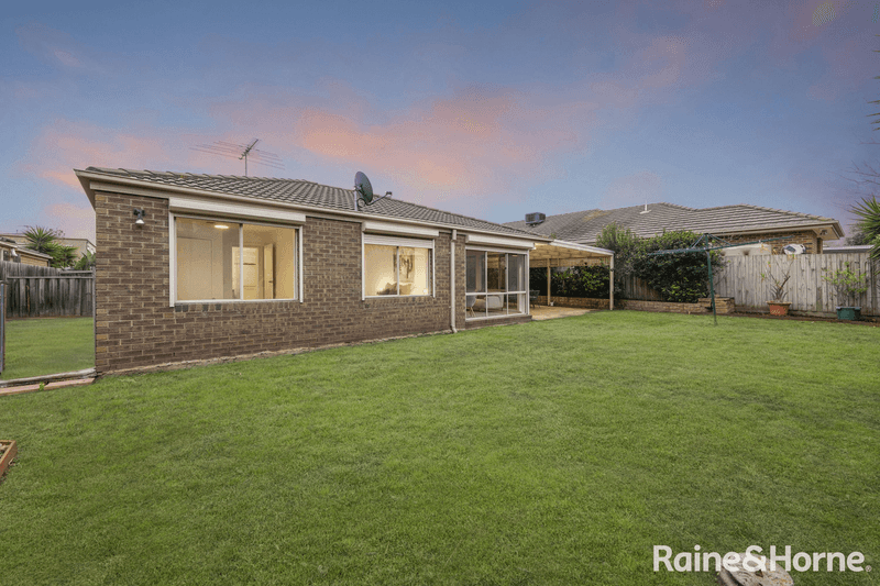 4 Collins Street, TAYLORS HILL, VIC 3037