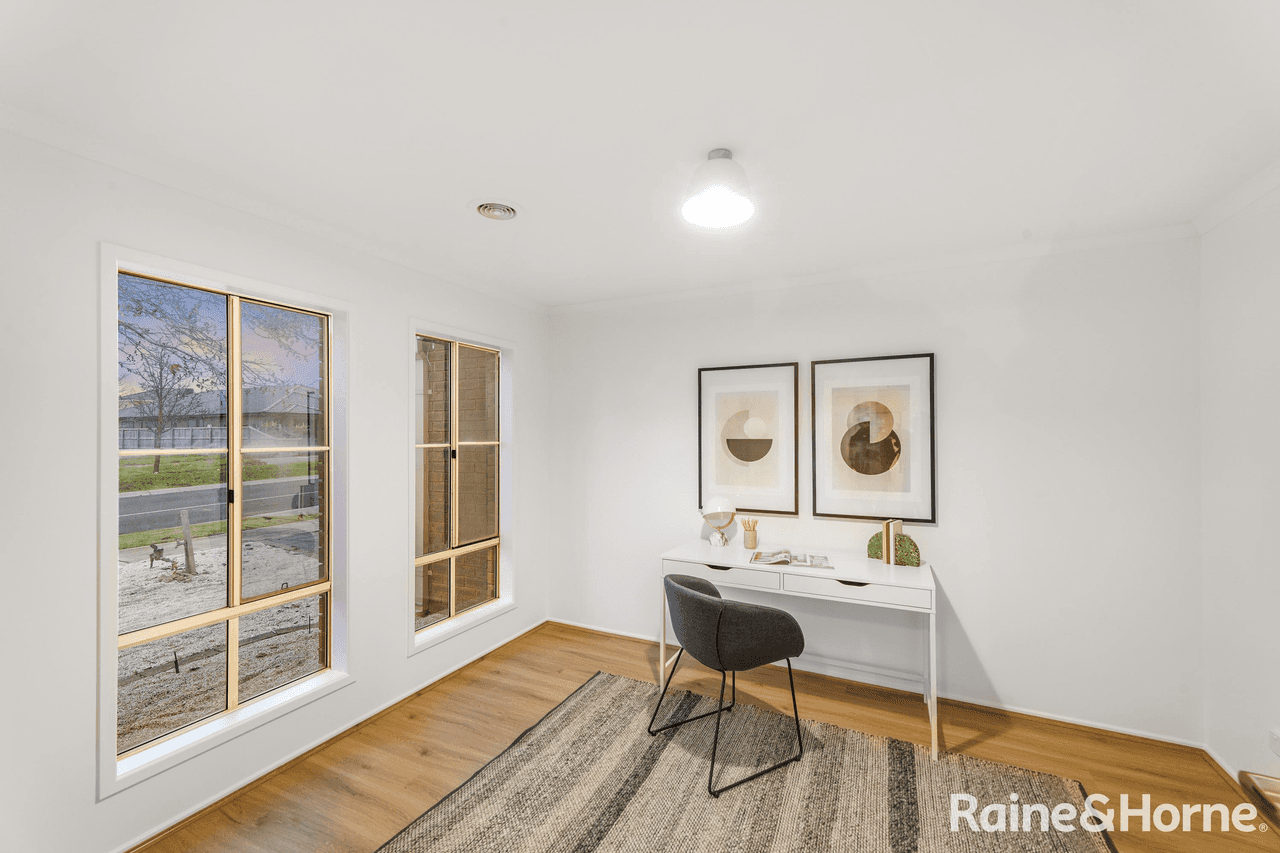 4 Collins Street, TAYLORS HILL, VIC 3037