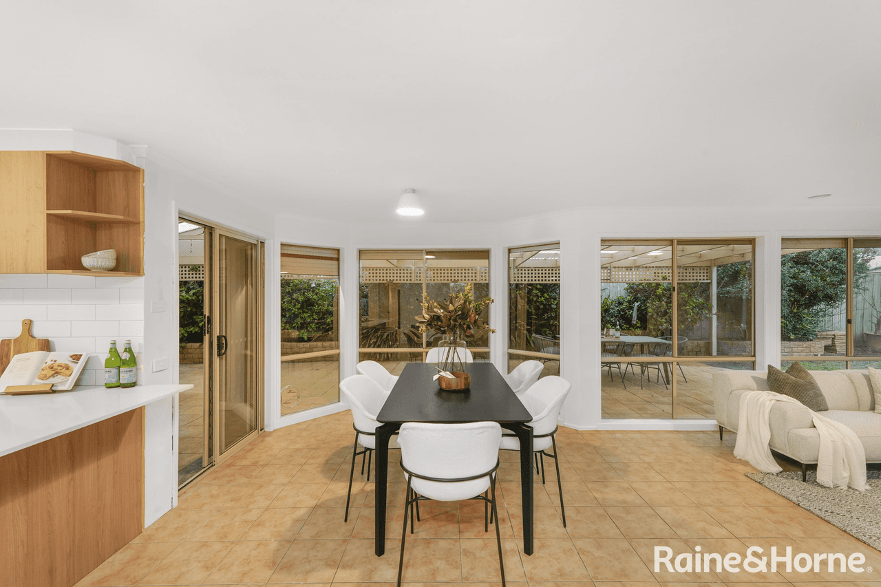 4 Collins Street, TAYLORS HILL, VIC 3037