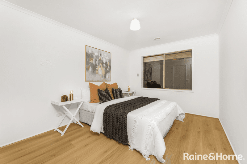 4 Collins Street, TAYLORS HILL, VIC 3037