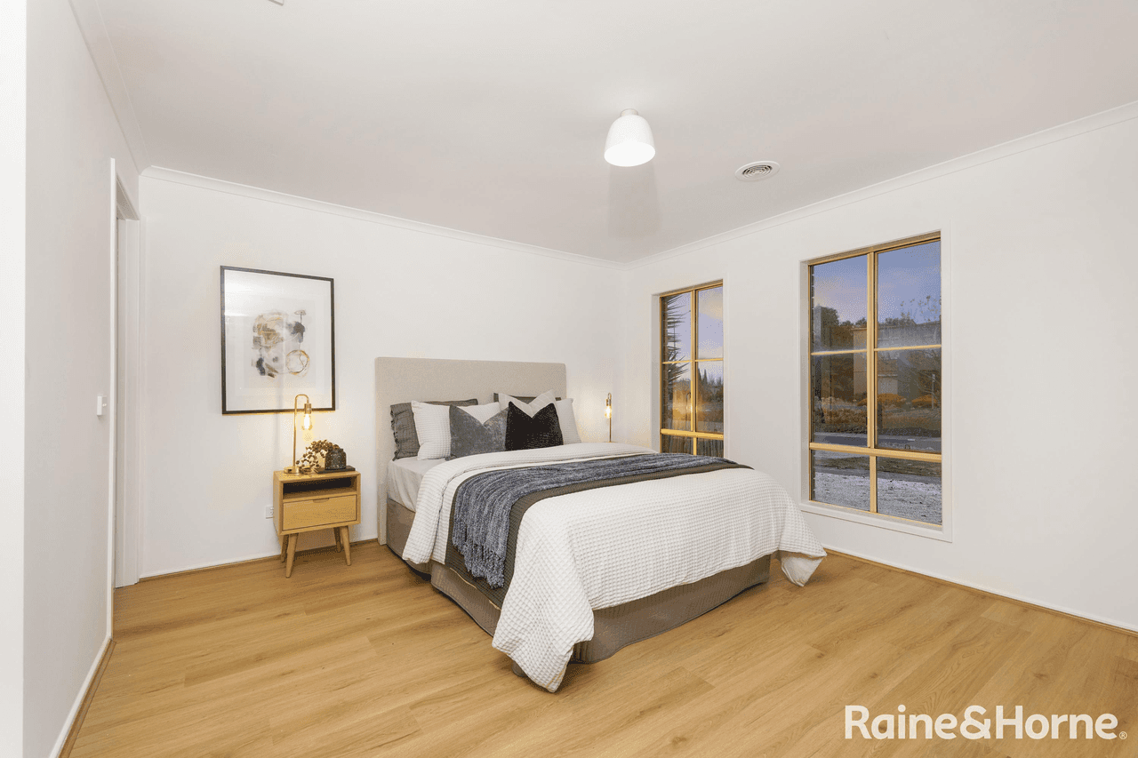 4 Collins Street, TAYLORS HILL, VIC 3037