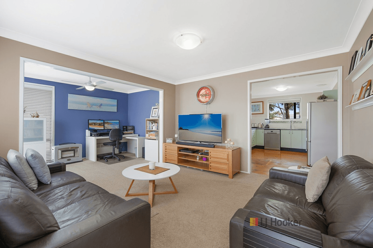 16 Wadalba Avenue, LAKE HAVEN, NSW 2263