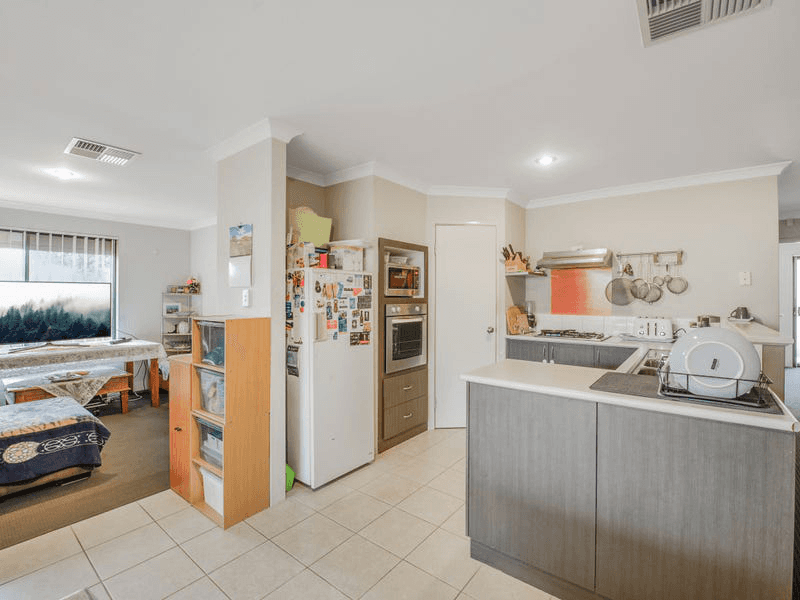 1/402 Flinders Street, NOLLAMARA, WA 6061