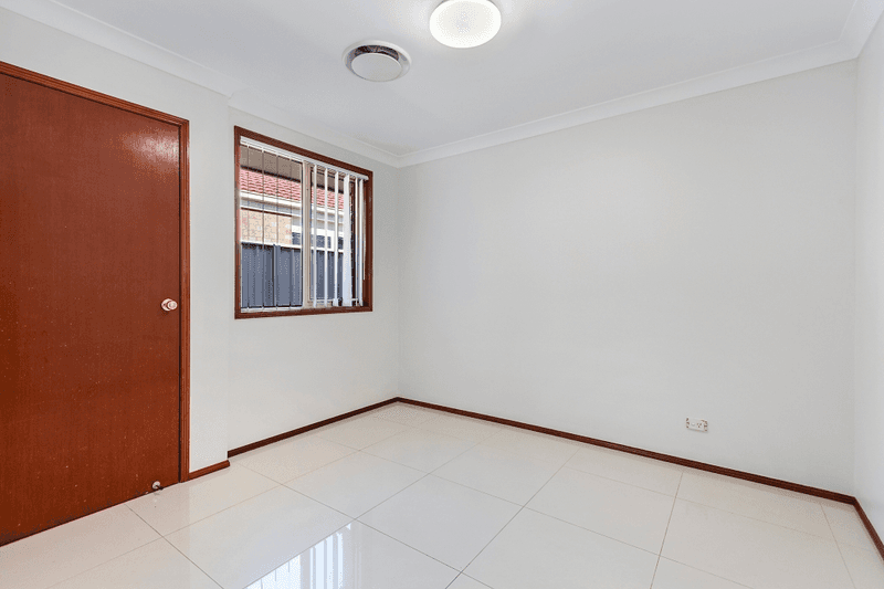 252 Pacific Palms Circuit, HOXTON PARK, NSW 2171