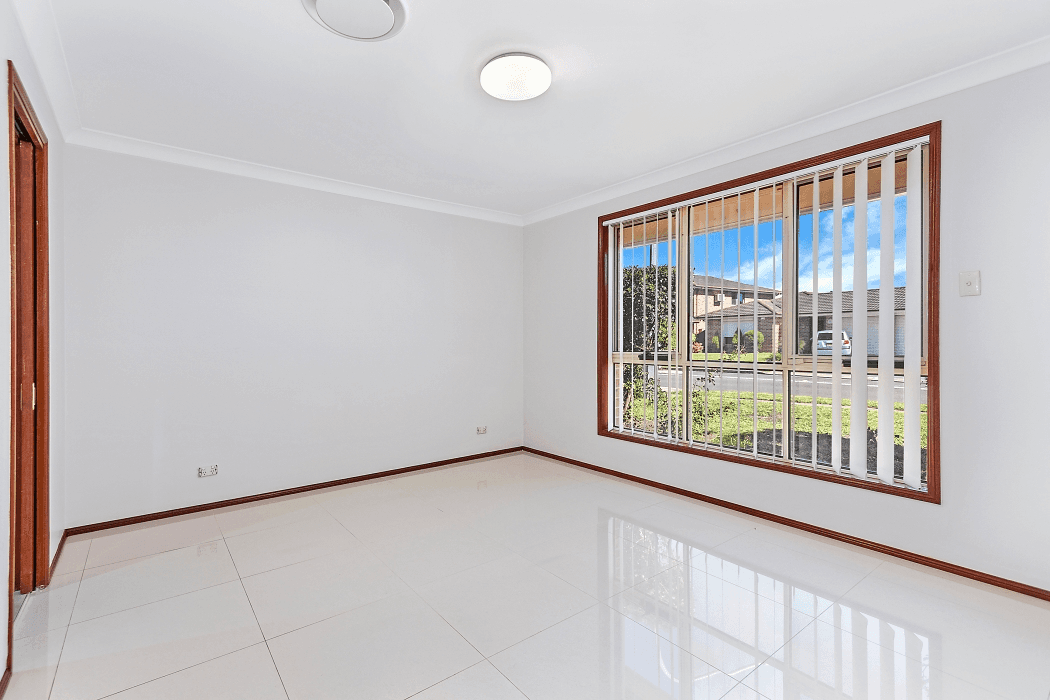 252 Pacific Palms Circuit, HOXTON PARK, NSW 2171