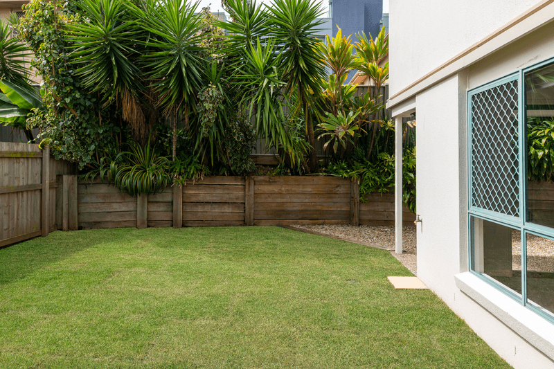 4/105 Pohlman Street, SOUTHPORT, QLD 4215