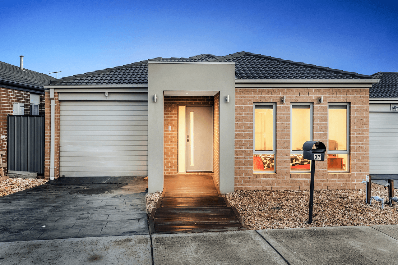 37 Kensley Circuit, Craigieburn, VIC 3064