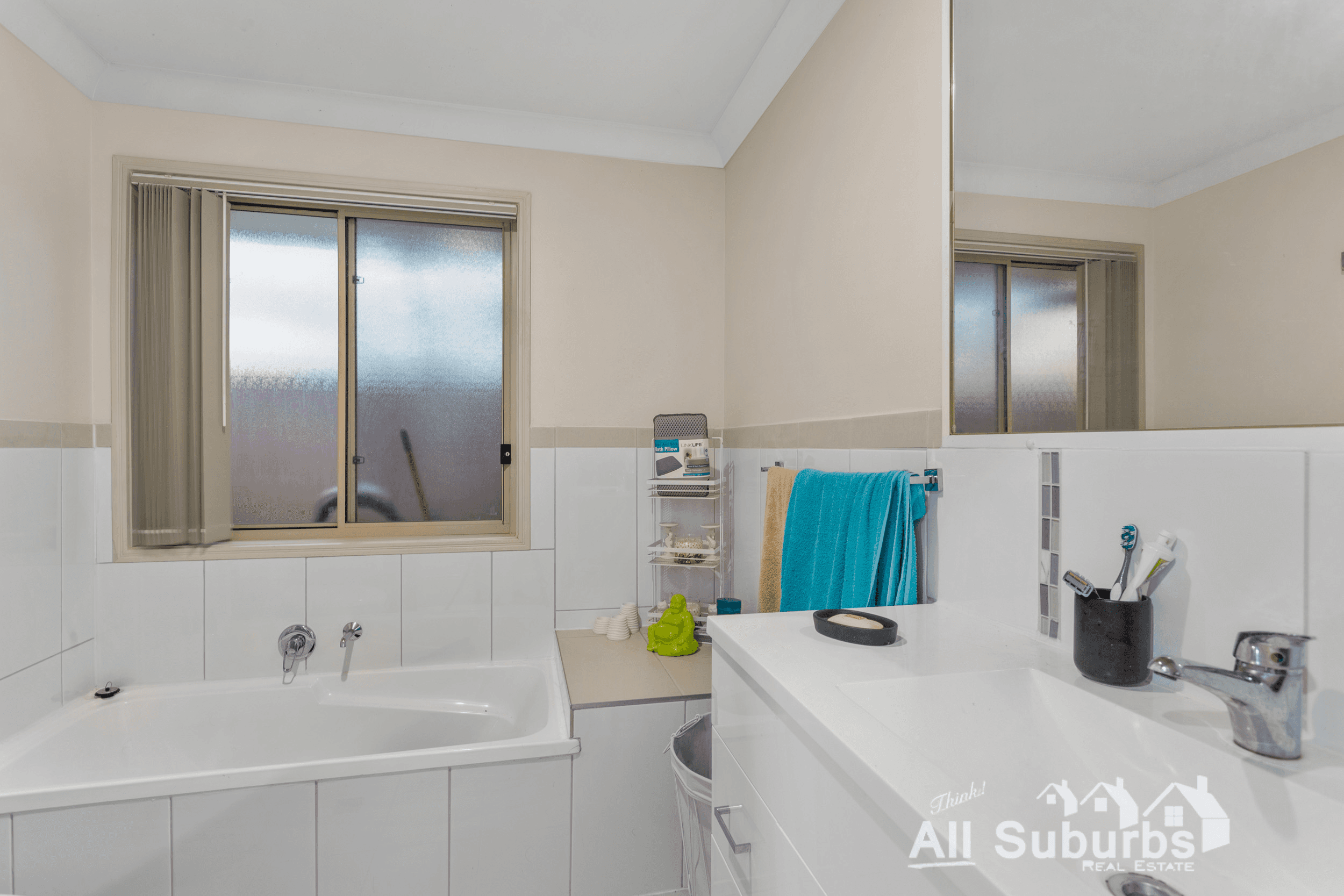 16 Lake Bogong Court, LOGAN RESERVE, QLD 4133