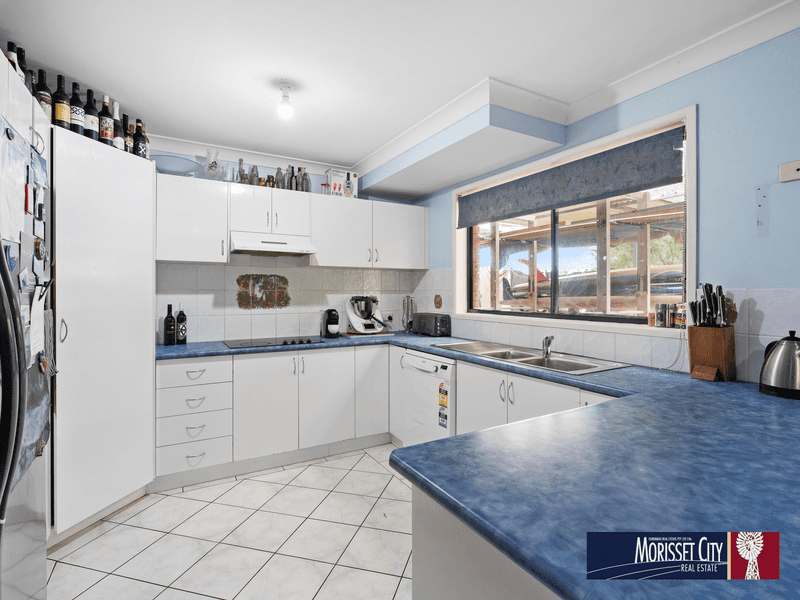 8 Sunshine Parade, SUNSHINE, NSW 2264