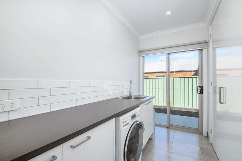 4 Cockatoo Crescent, Kialla, VIC 3631