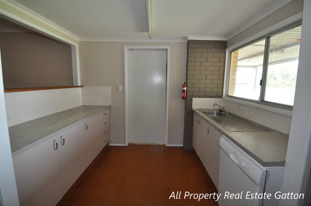 22 Victoria Street, FOREST HILL, QLD 4342