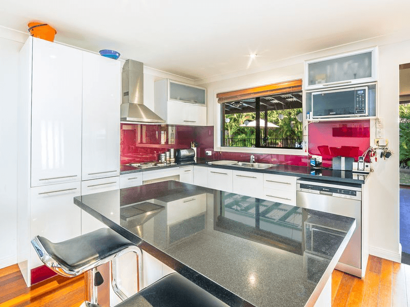 54 Lambros Drive, BENOWA, QLD 4217