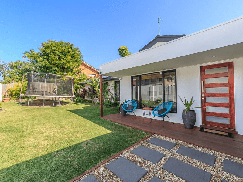 54 Lambros Drive, BENOWA, QLD 4217