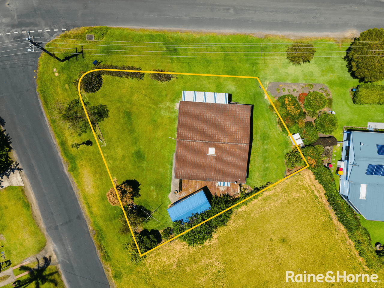 1 Centre Street, LAKE TABOURIE, NSW 2539