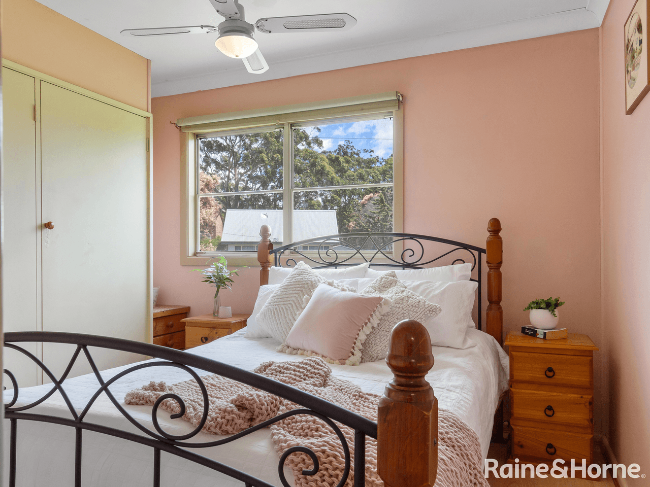 1 Centre Street, LAKE TABOURIE, NSW 2539