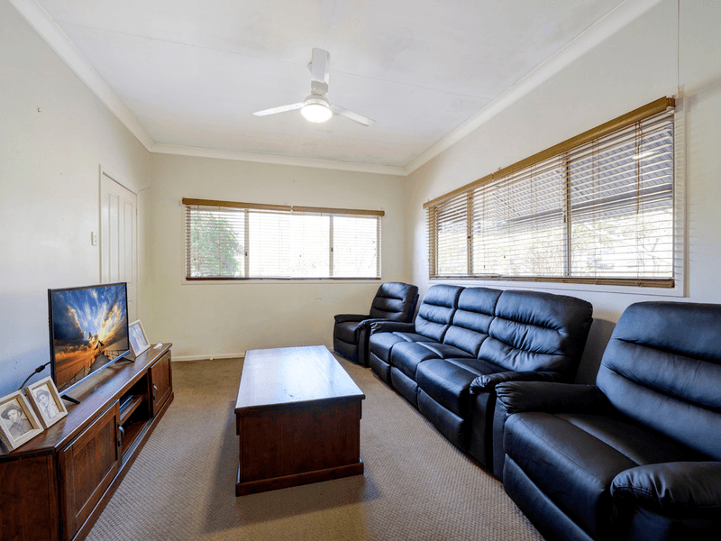 27 Elizabeth Street, ESK, QLD 4312