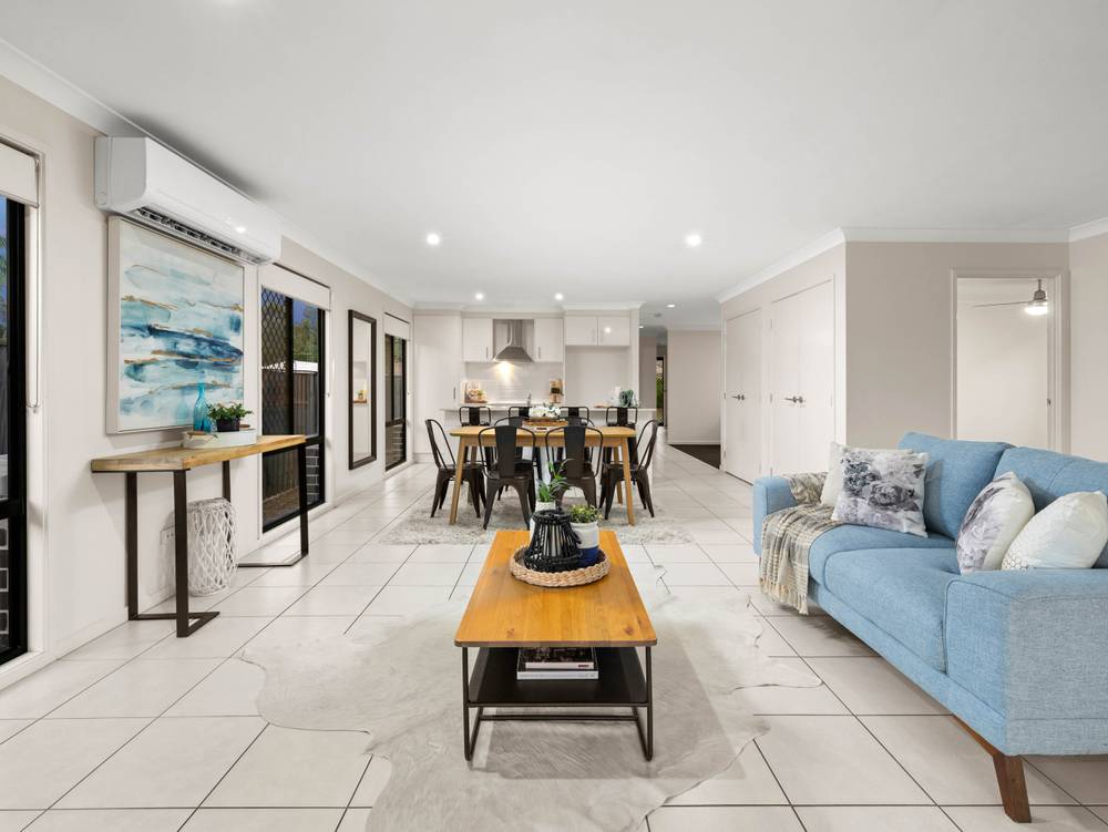 1 Hallvard Crescent, AUGUSTINE HEIGHTS, QLD 4300