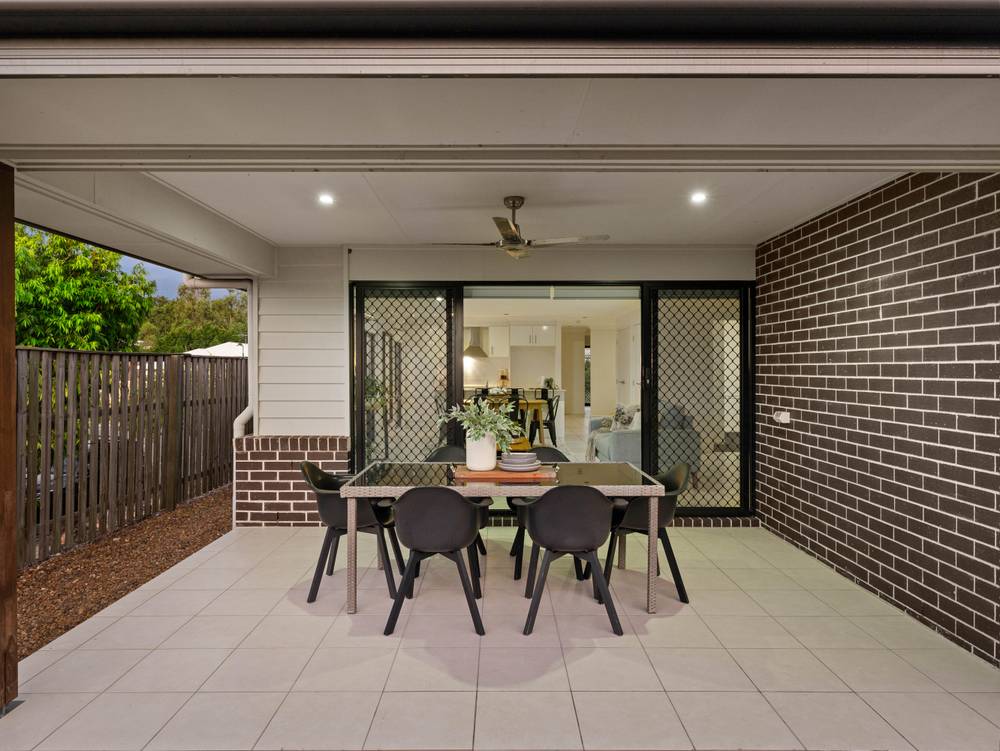 1 Hallvard Crescent, AUGUSTINE HEIGHTS, QLD 4300