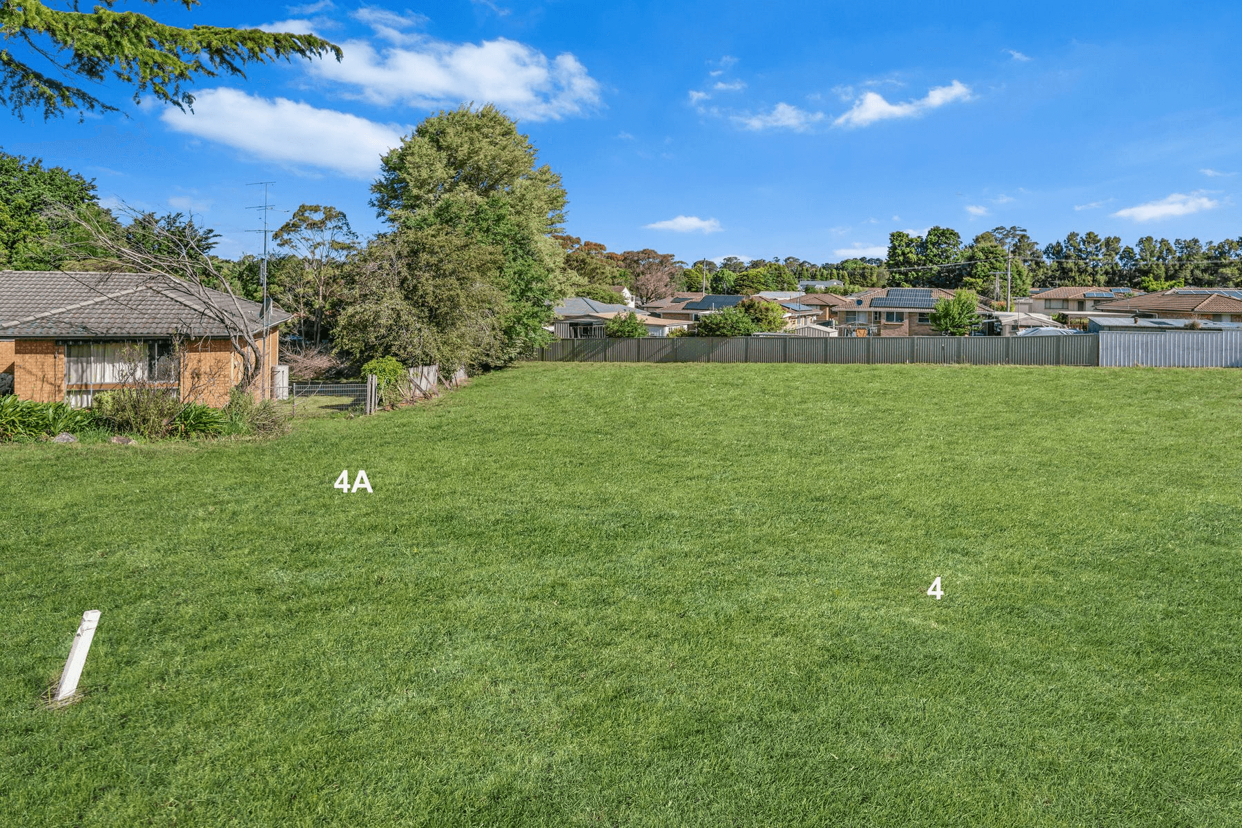 4 & 4A Collins Place, MOSS VALE, NSW 2577