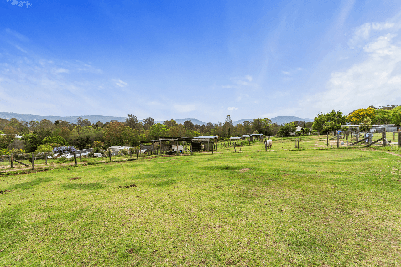 1 Richards Road, CAMP MOUNTAIN, QLD 4520