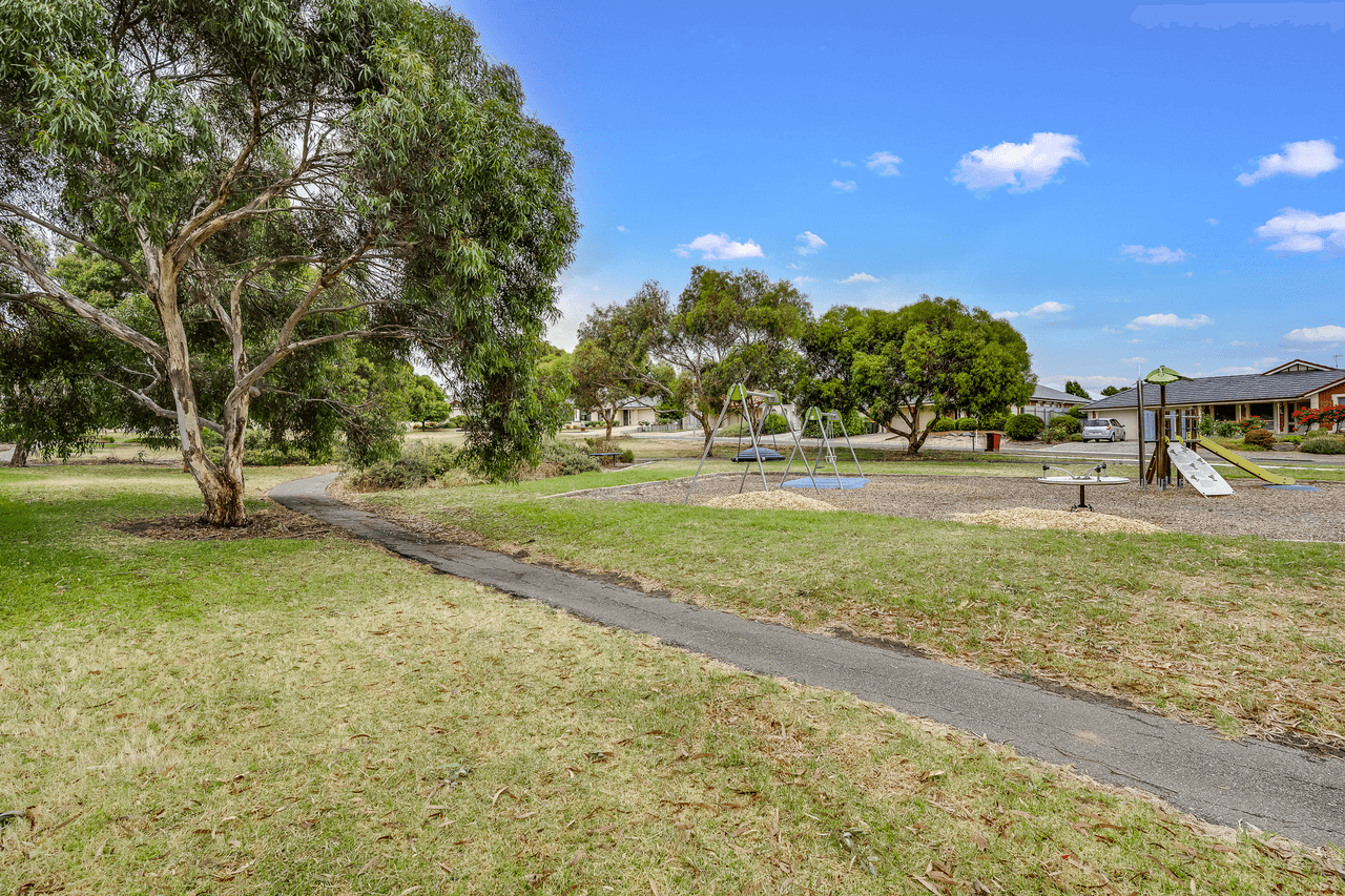 16 Scarlett Court, ENCOUNTER BAY, SA 5211