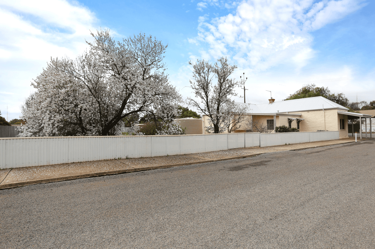 15 Hawker Street, YACKA, SA 5470