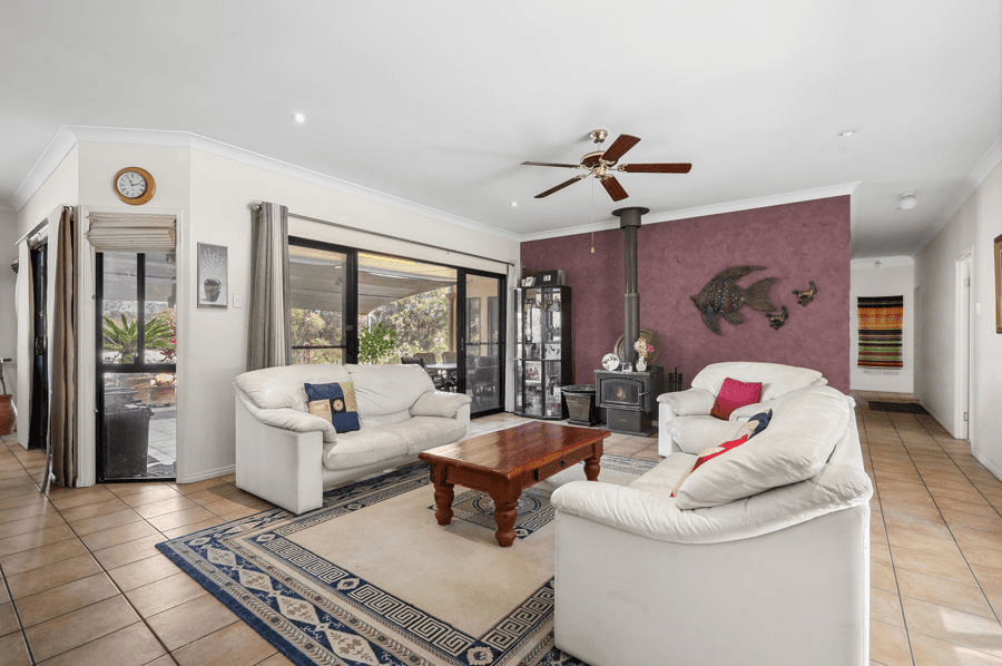 32 Parkland Drive, CHATSWORTH, QLD 4570