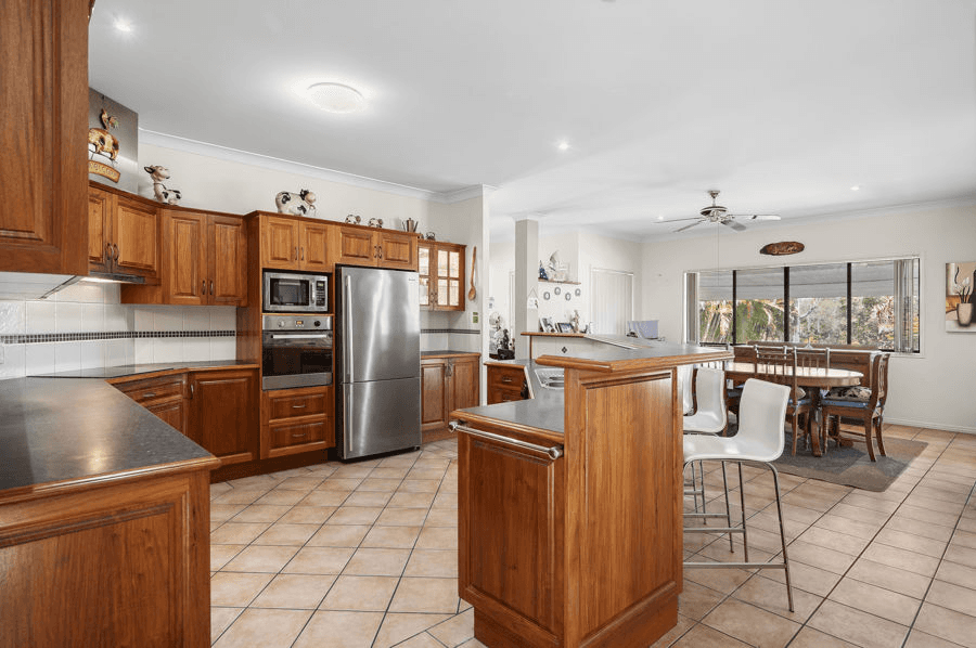 32 Parkland Drive, CHATSWORTH, QLD 4570