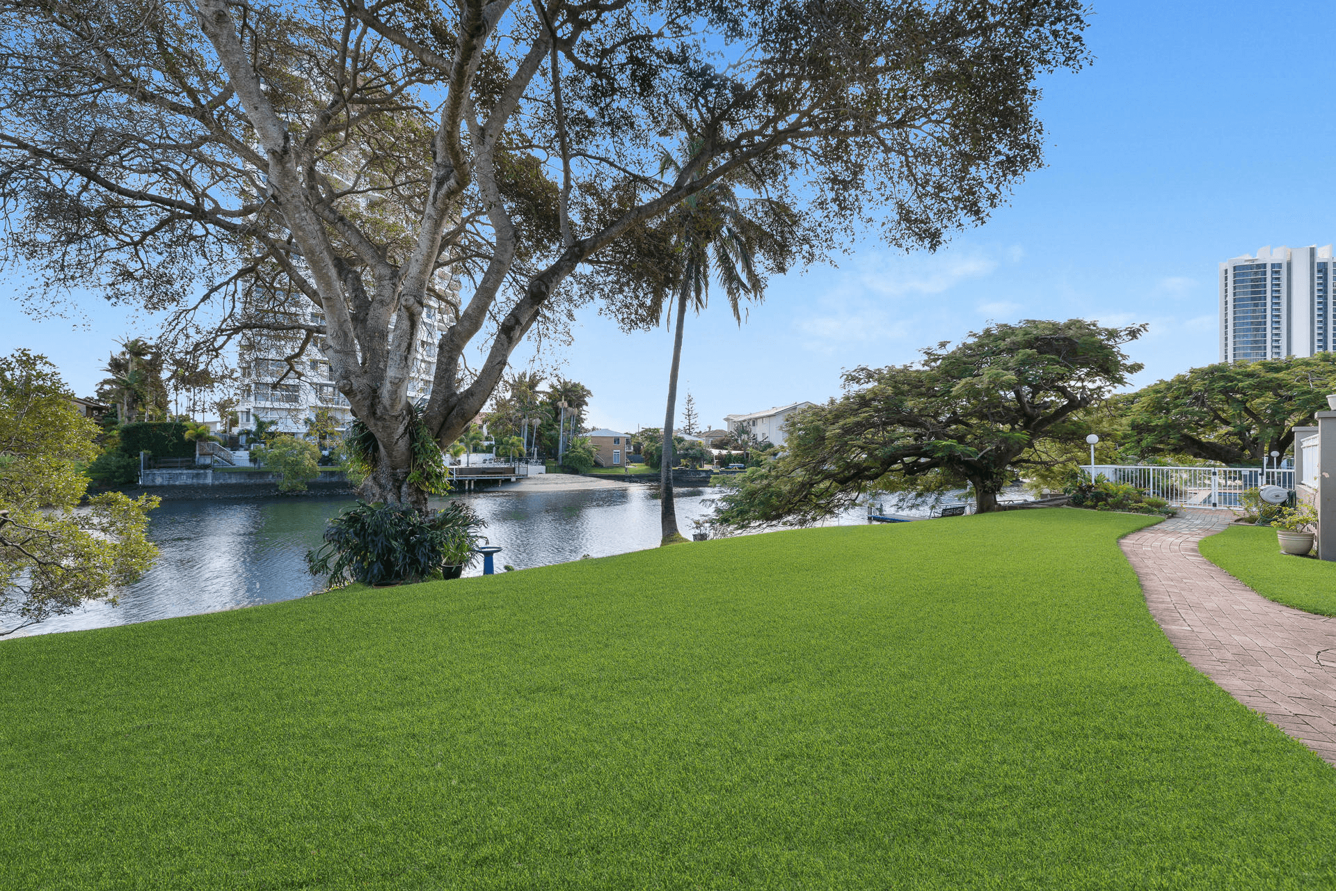 10/16 Paradise Island, Surfers Paradise, QLD 4217