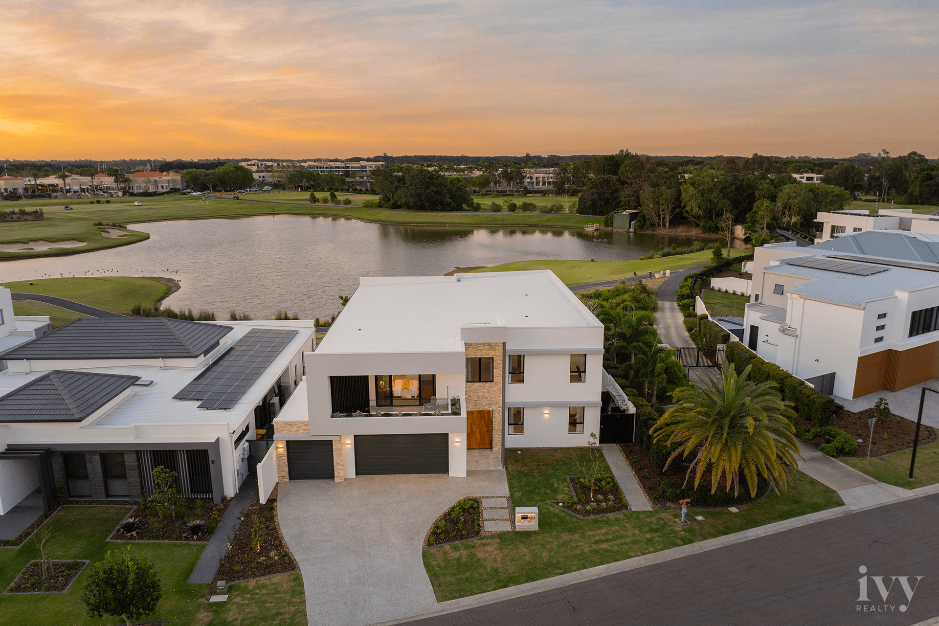 9214 Peter Senior Drive, Hope Island, QLD 4212