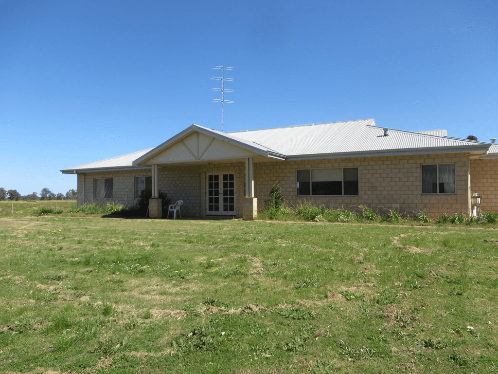 702 Mayfield Road, WAROONA, WA 6215