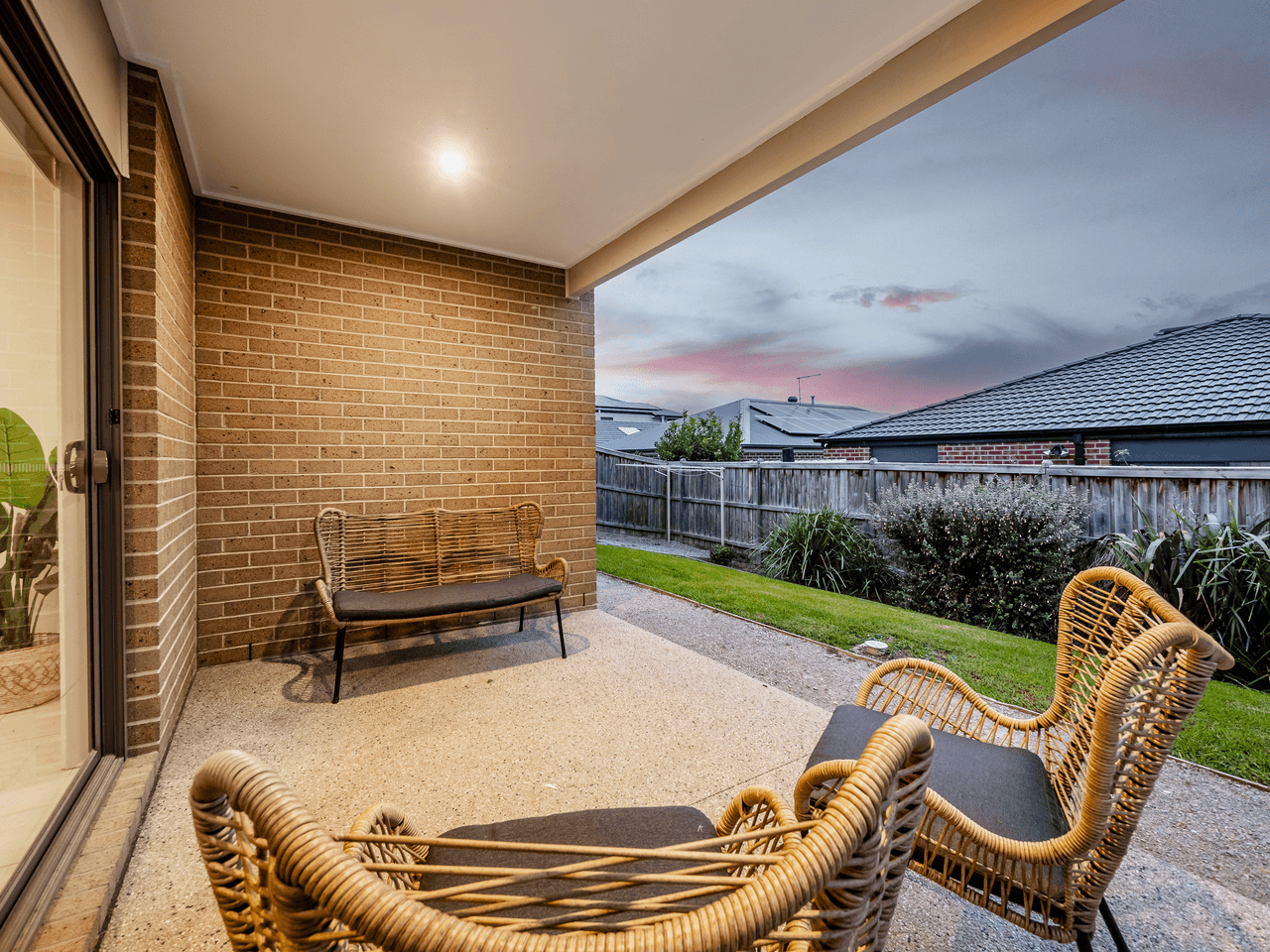 42 Barley Crescent, CLYDE NORTH, VIC 3978