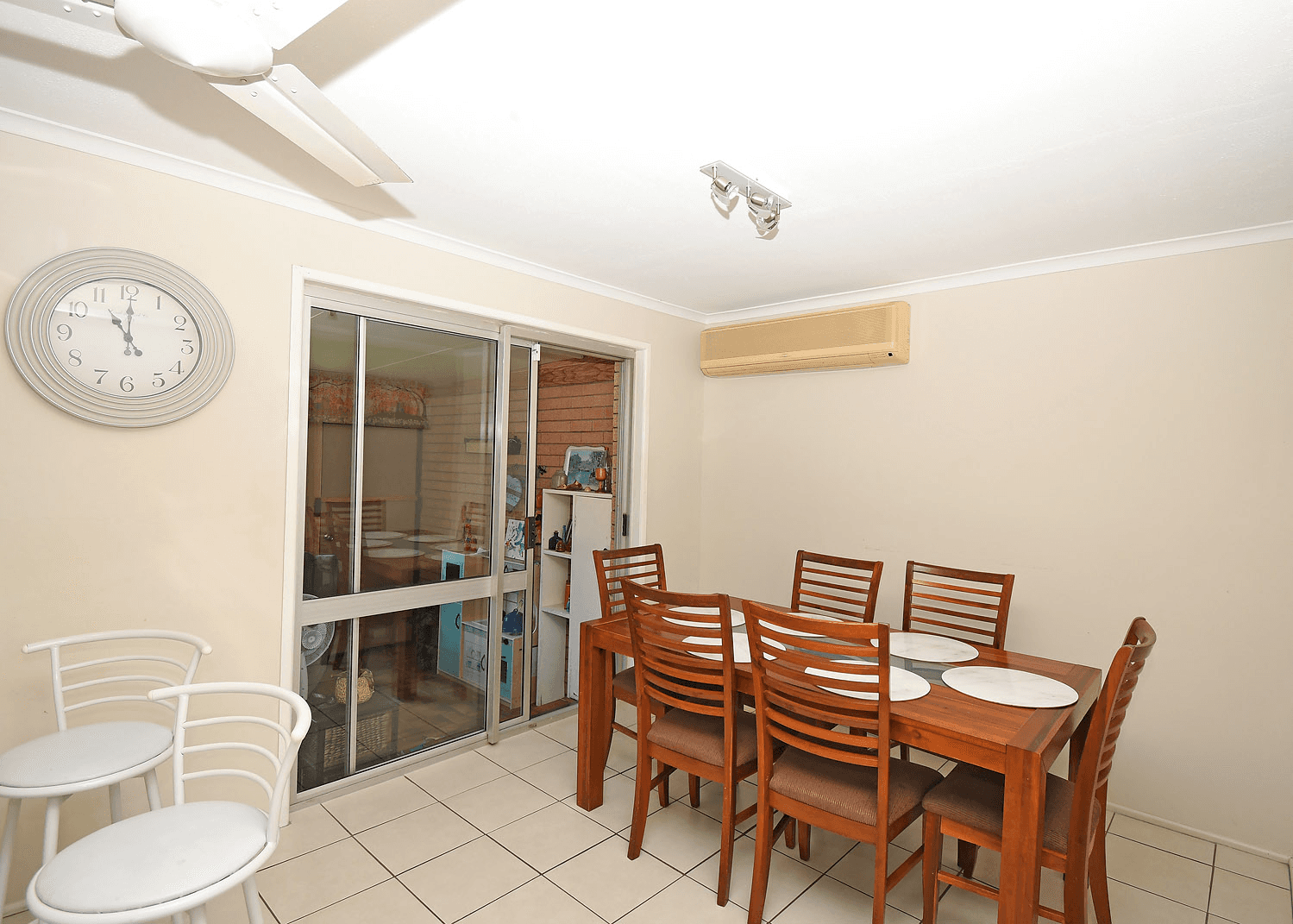 11 Southerden Street, TORQUAY, QLD 4655