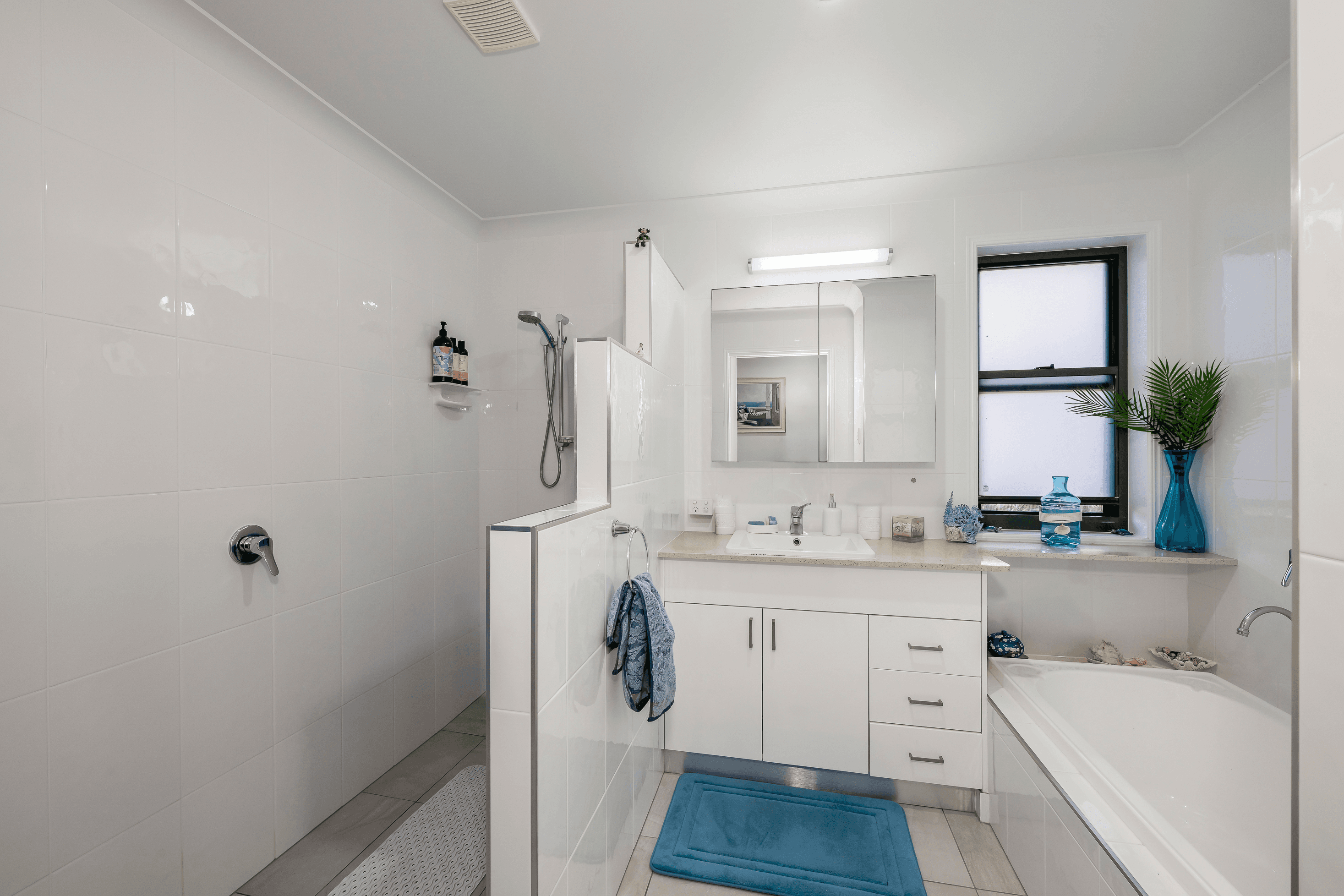 2 Esplanade, INNES PARK, QLD 4670