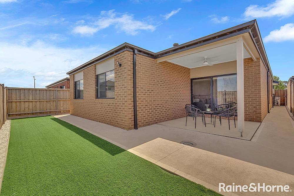 13 Willaroy Boulevard, DONNYBROOK, VIC 3064