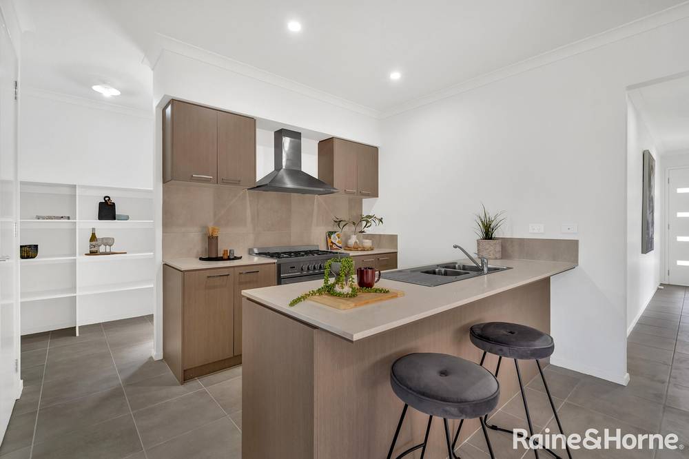 13 Willaroy Boulevard, DONNYBROOK, VIC 3064