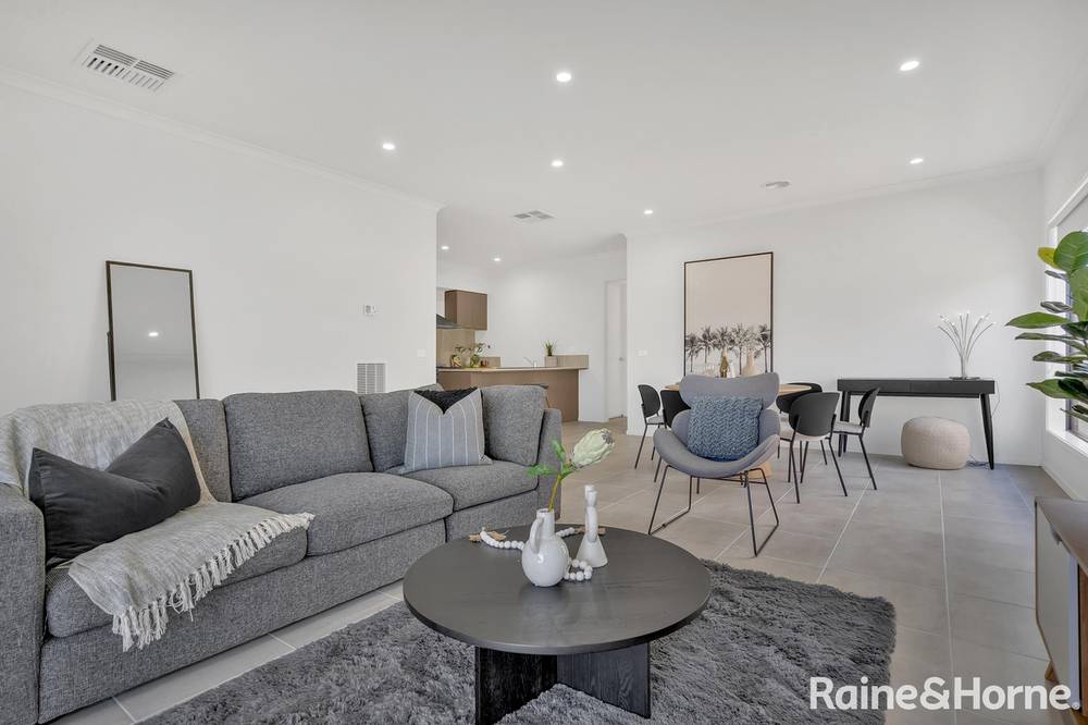 13 Willaroy Boulevard, DONNYBROOK, VIC 3064