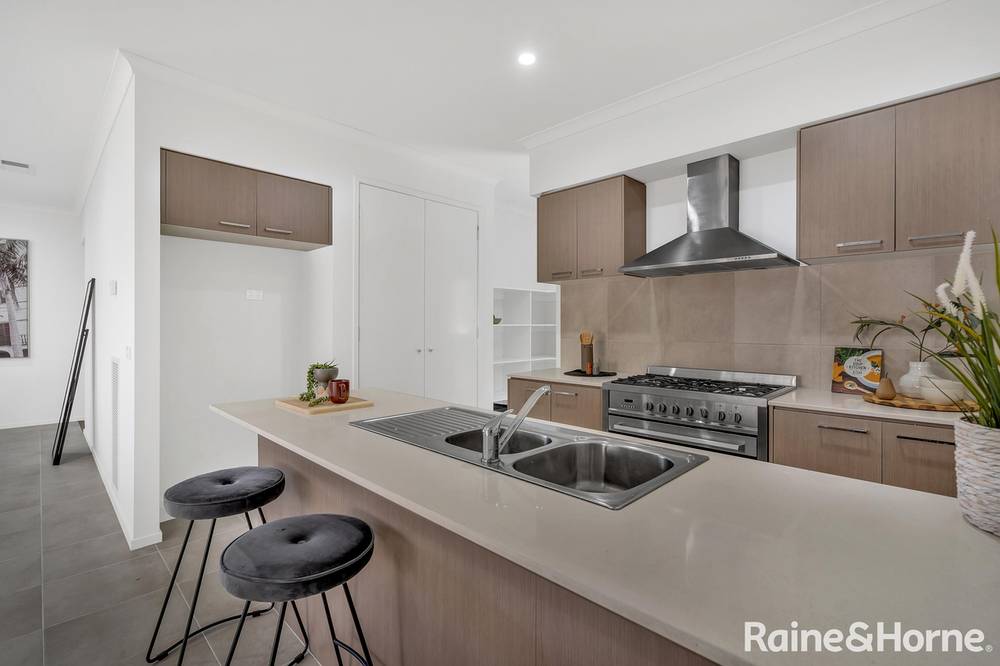 13 Willaroy Boulevard, DONNYBROOK, VIC 3064