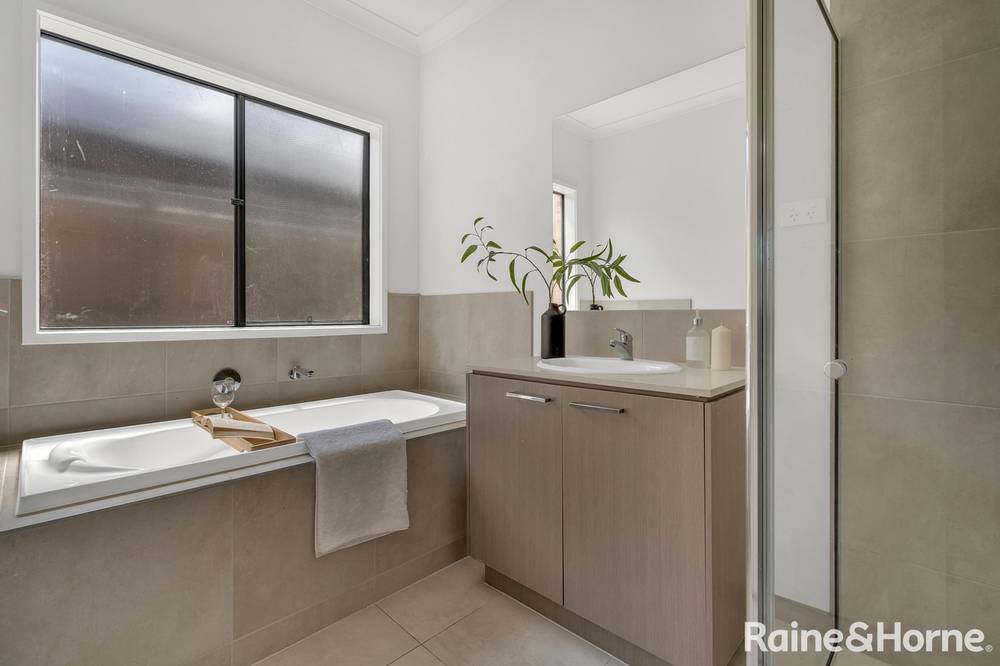 13 Willaroy Boulevard, DONNYBROOK, VIC 3064