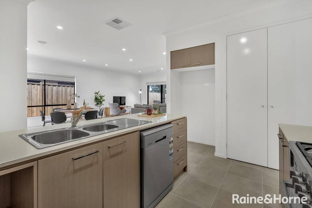 13 Willaroy Boulevard, DONNYBROOK, VIC 3064